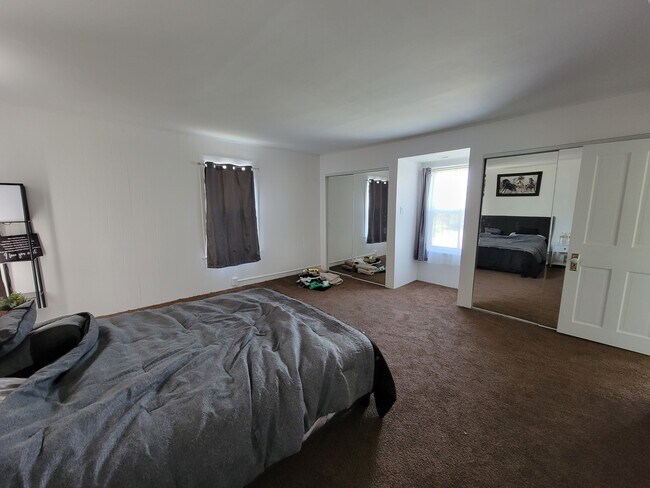 Building Photo - 136 Ovid St