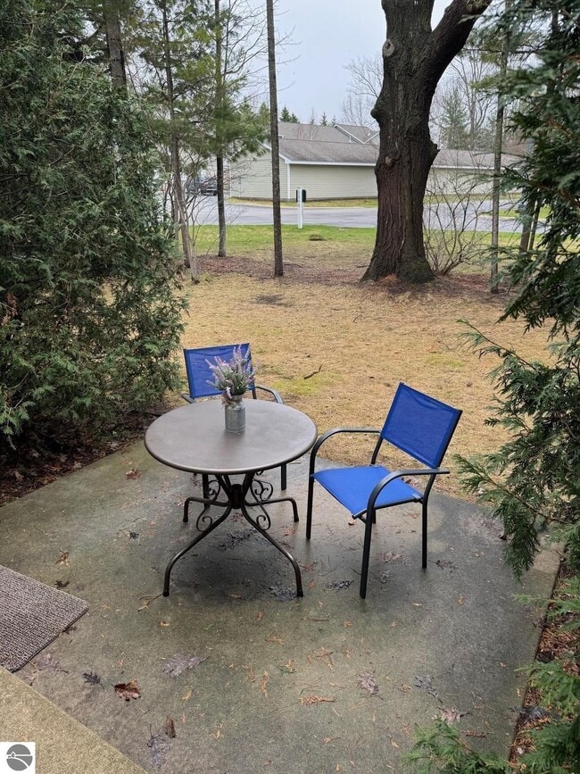 Building Photo - 1495 Newport St