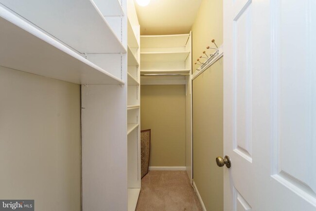 Building Photo - 6746 Hillandale Rd