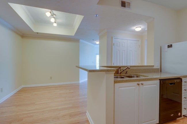 Building Photo - Condo in Hillmont of Green Hills