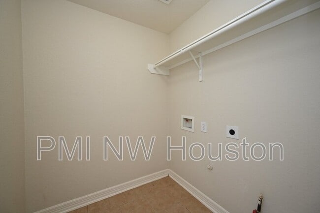 Building Photo - 1506 York Creek Dr