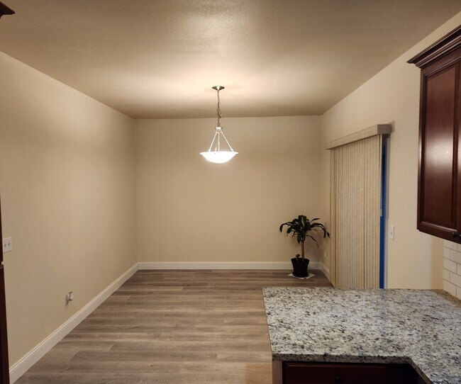 Building Photo - 9270 SE Caruthers St