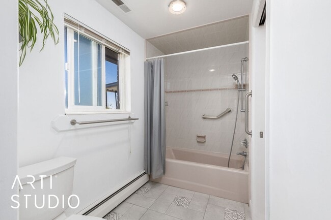 Building Photo - 983 Westwood Dr