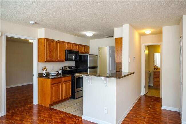 Building Photo - Ready Move to move 2 bedroom 2 bath Condo ...