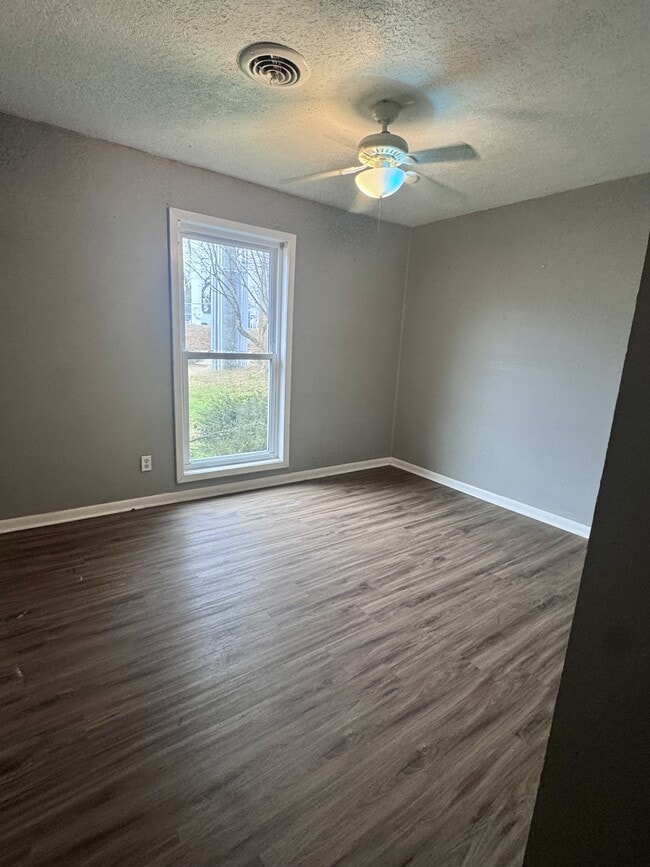 Building Photo - 465 N Broadway St