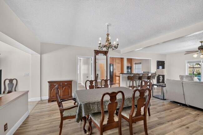Building Photo - 111 Vassar Dr