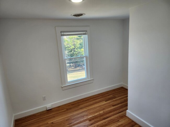 Building Photo - Large, Remodeled Single Family 4 BR House in Staunton