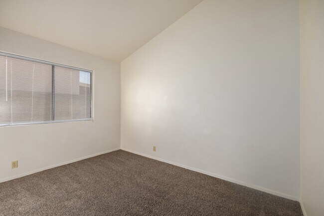 Building Photo - Spacious 3 Bed, 2 Bath Home in Peoria - Your Perfect Home Awaits!