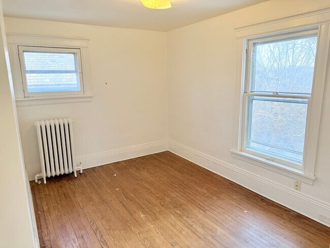 Building Photo - 411 W Washington Ave