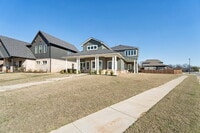 Building Photo - Fully Furnished 4 Bedroom + Bonus Room