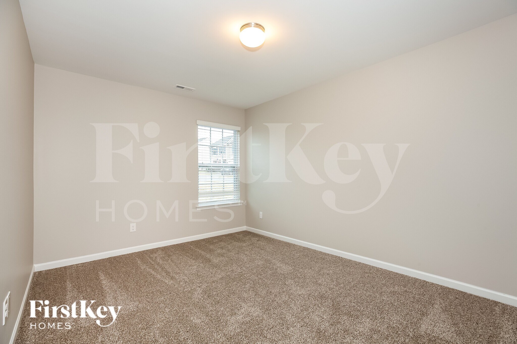 Building Photo - 1512 Summer View Ln