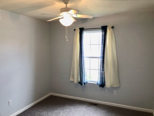 Building Photo - Charming Ranch Home with Office, A/C & Fen...