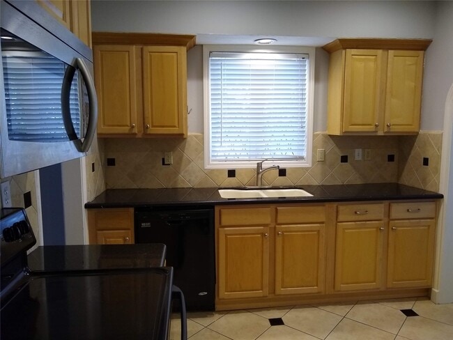 Building Photo - 1722 Haver St