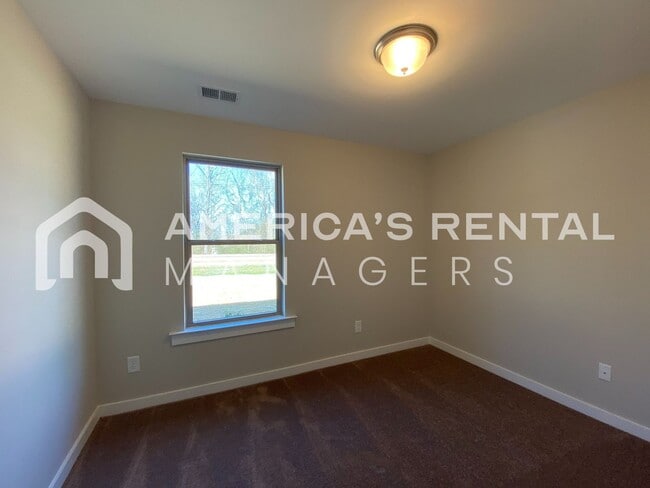 Building Photo - MOVE IN SPECIAL!!! - Wonderful Home for Rent in Talladega, AL... Available to View Now!!! - Sign ...