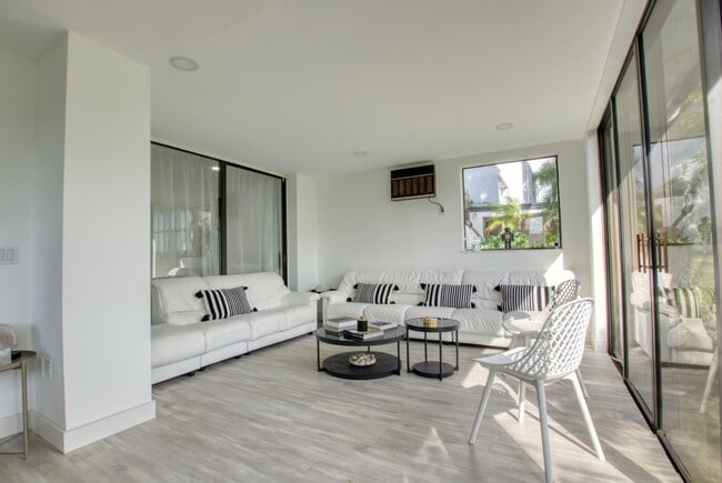 Building Photo - 4246 Deste Ct