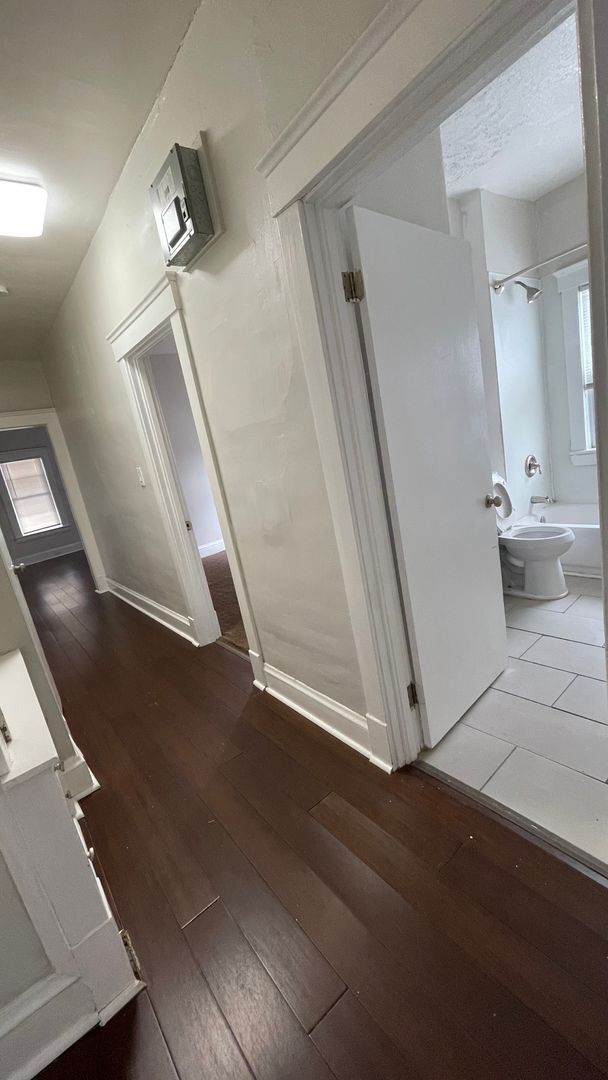 Building Photo - Completely remodeled 2 bedroom apartment n...