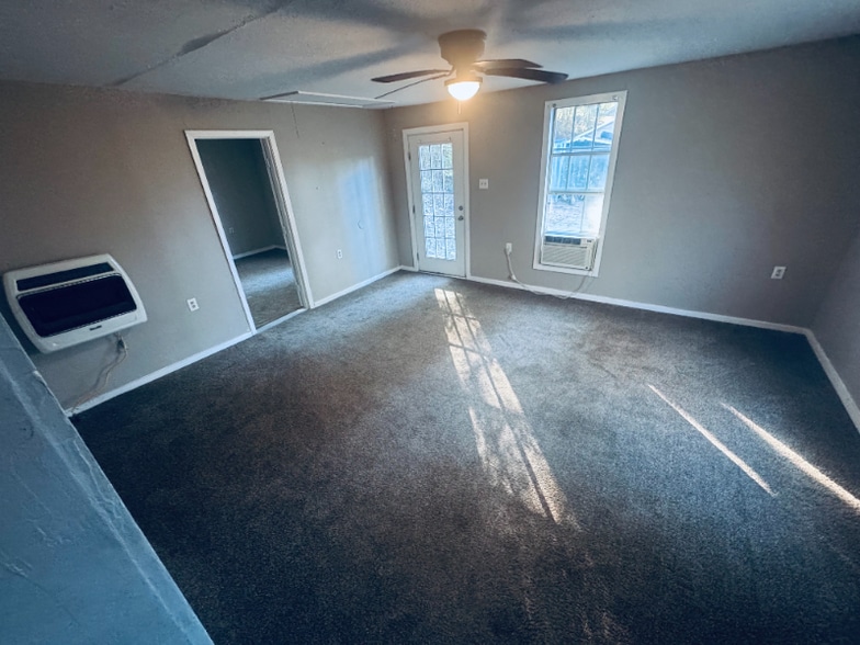 Building Photo - 889 Baker Rd