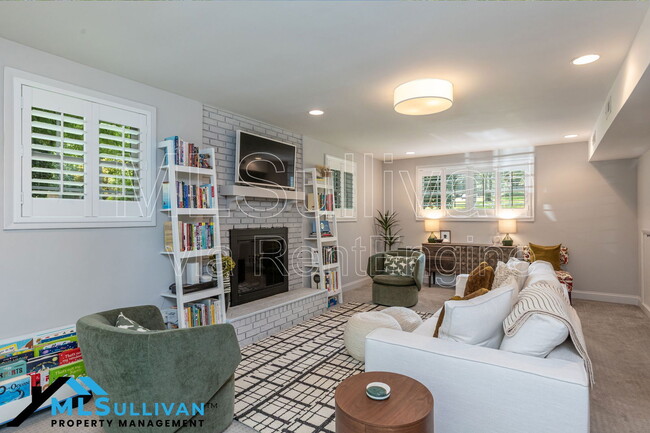 Building Photo - 4500 Lakemont Dr