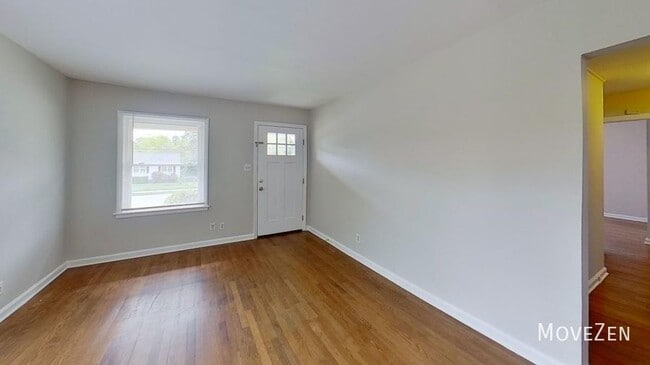 Building Photo - 1109 N King Charles Rd