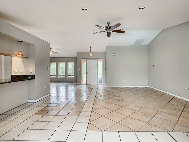 Building Photo - Port Charlotte Waterfront Pool Home - Grea...