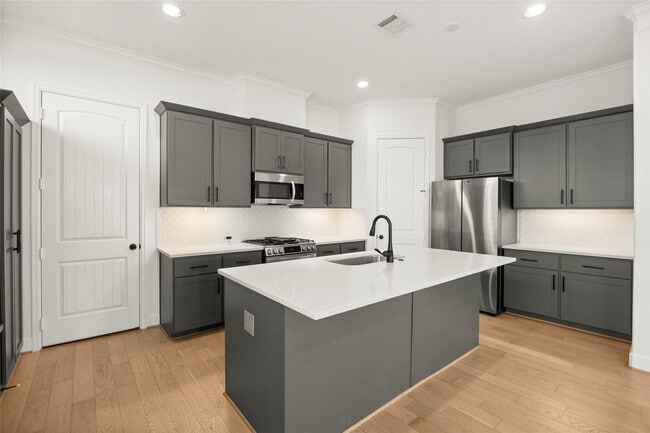 Building Photo - 946 Judiway St