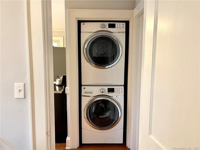 Building Photo - 43 Neck Rd