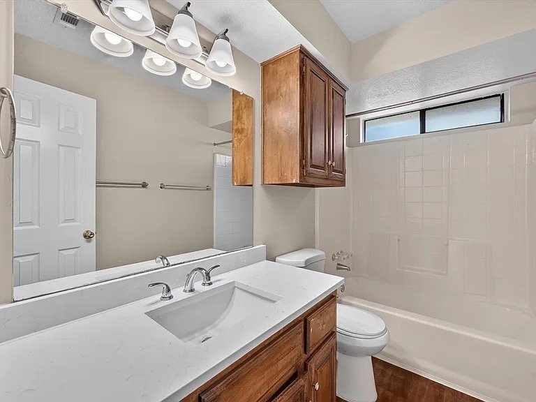 Building Photo - 828 Haverford Ln
