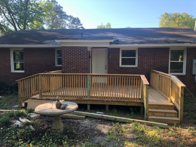 Building Photo - 406 Forest Cir