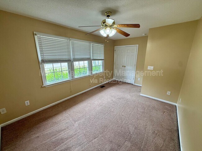 Building Photo - 204 W Barbee St