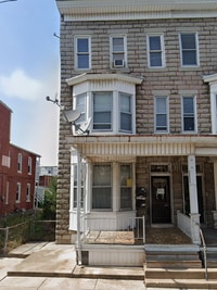 Building Photo - 1st Floor, 1-2 Bedroom Apartment with Yard in York City SD