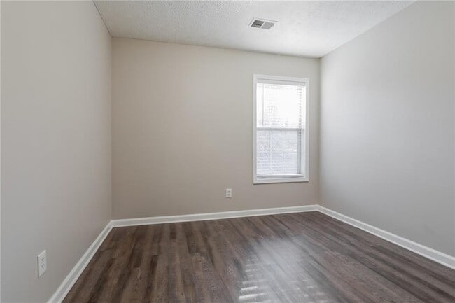 Building Photo - 652 Stonemill Manor