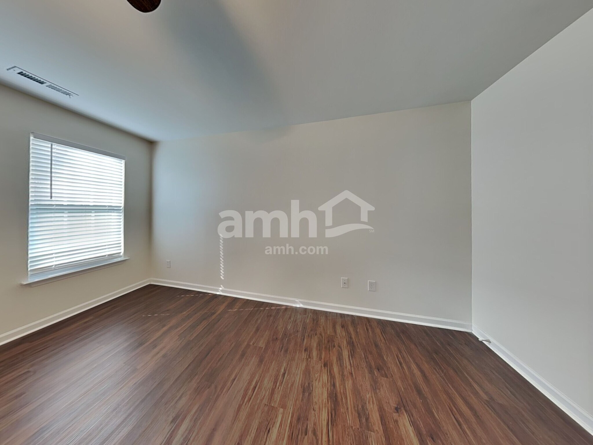 Building Photo - 706 Walnut Crossing Dr