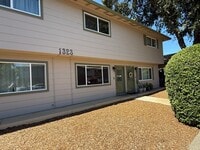 Building Photo - 1323 Edwards Ave