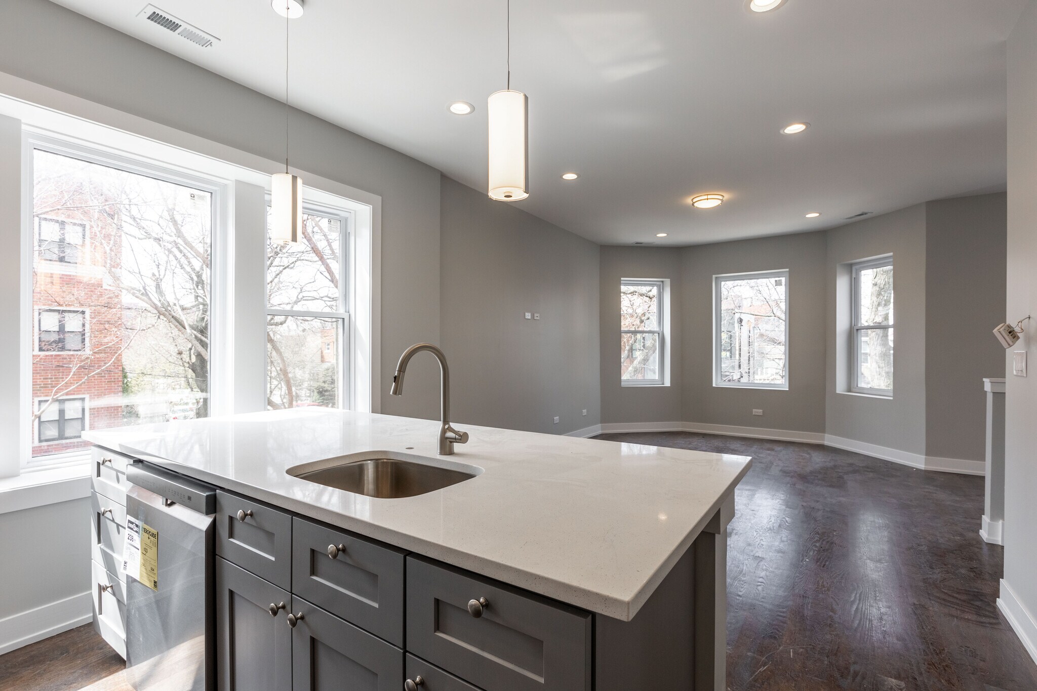 Building Photo - 3136 N Oakley Ave