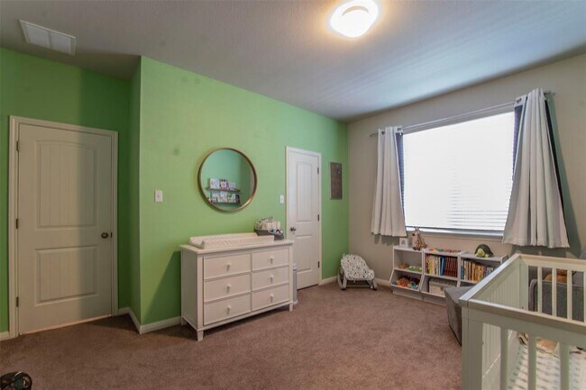 Building Photo - 352 S Brook Dr