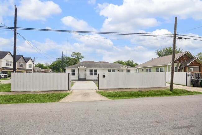 Building Photo - 2610 Cochran St