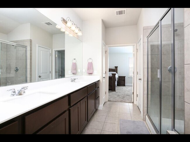 Building Photo - 124 Gray Wolf Dr