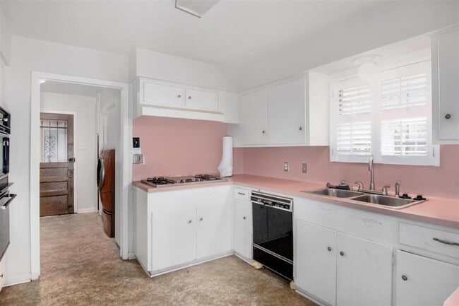 Building Photo - 4015 Mischire Dr