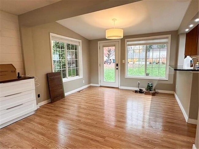 Building Photo - 2836 Dakota Ave S