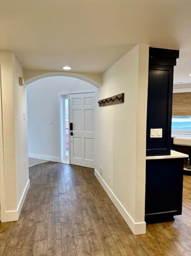 Building Photo - Riverfront Gated 2 Bedroom Luxury Condo!!