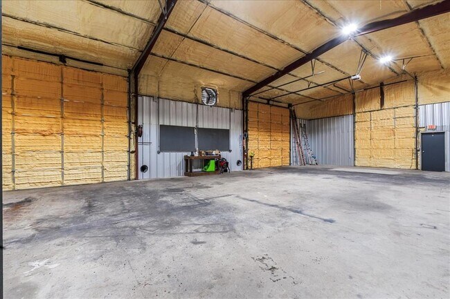 Building Photo - 2505 Pace Bend Rd S