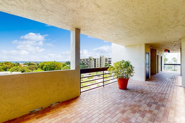 Building Photo - 1145 Gulf of Mexico Dr