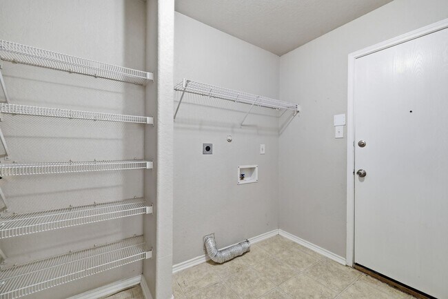 Building Photo - Spacious Two-Story Home in Prime Laurel Canyon Location