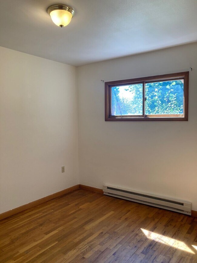Building Photo - 729 S 14th Ave