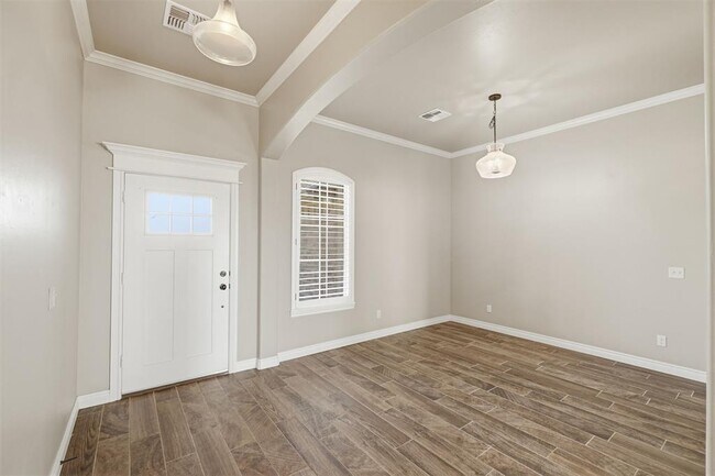 Building Photo - 3613 Regal Dr