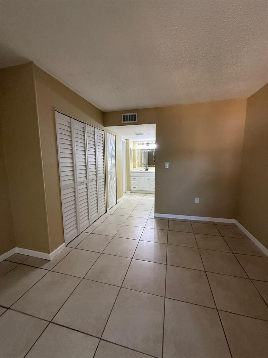 Building Photo - 4334 NW 9th Ave
