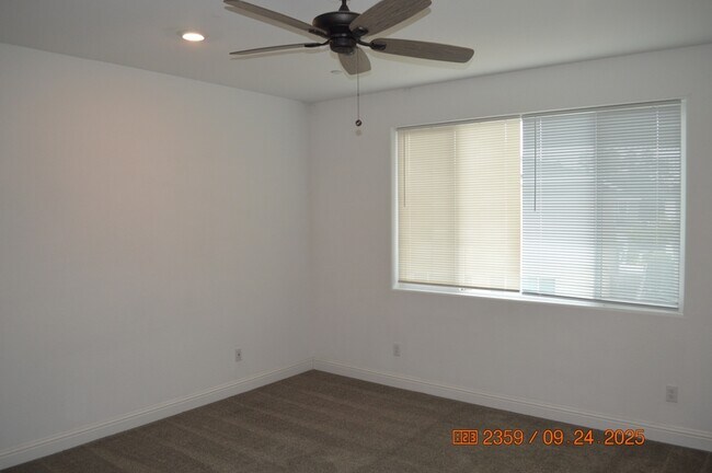 Building Photo - 2411 Urdaneta Way