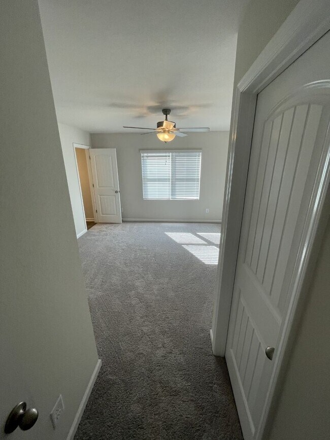 Building Photo - 1077 Peony Ln