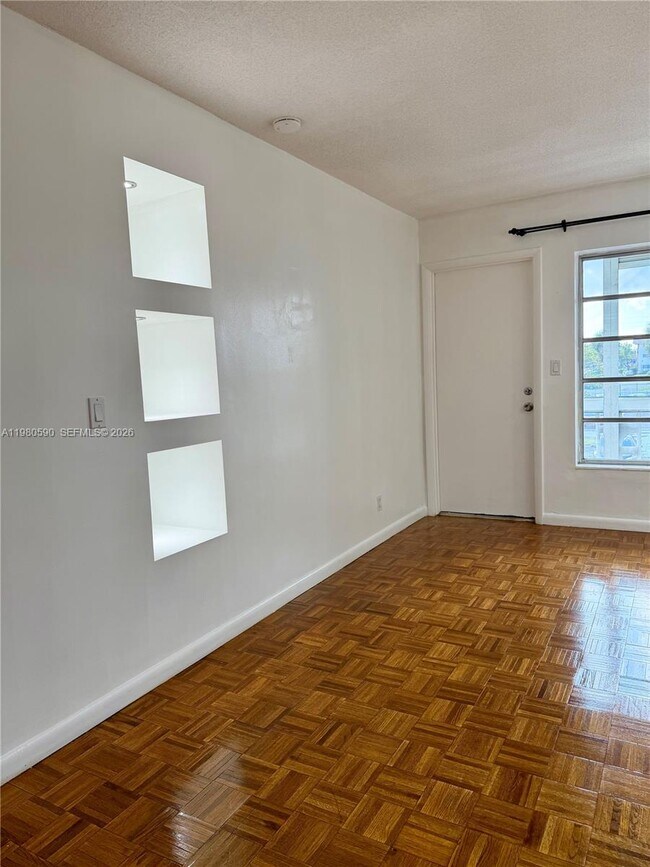 Building Photo - 16701 NE 14th Ave