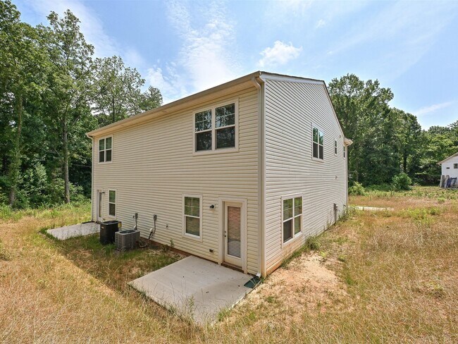 Building Photo - 1725 E Cloaninger Ave